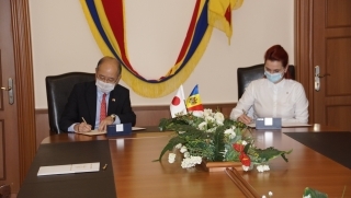 signing