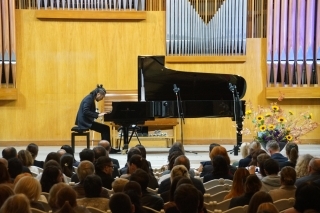 26 octombrie, Sala cu Orgă